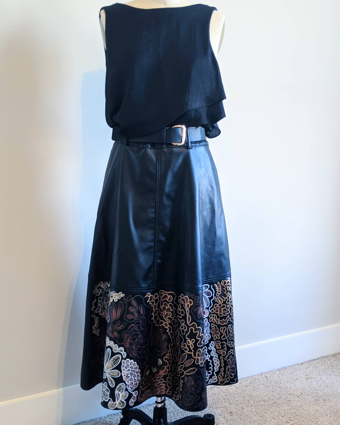 Abstract Lace - Midi Skirt