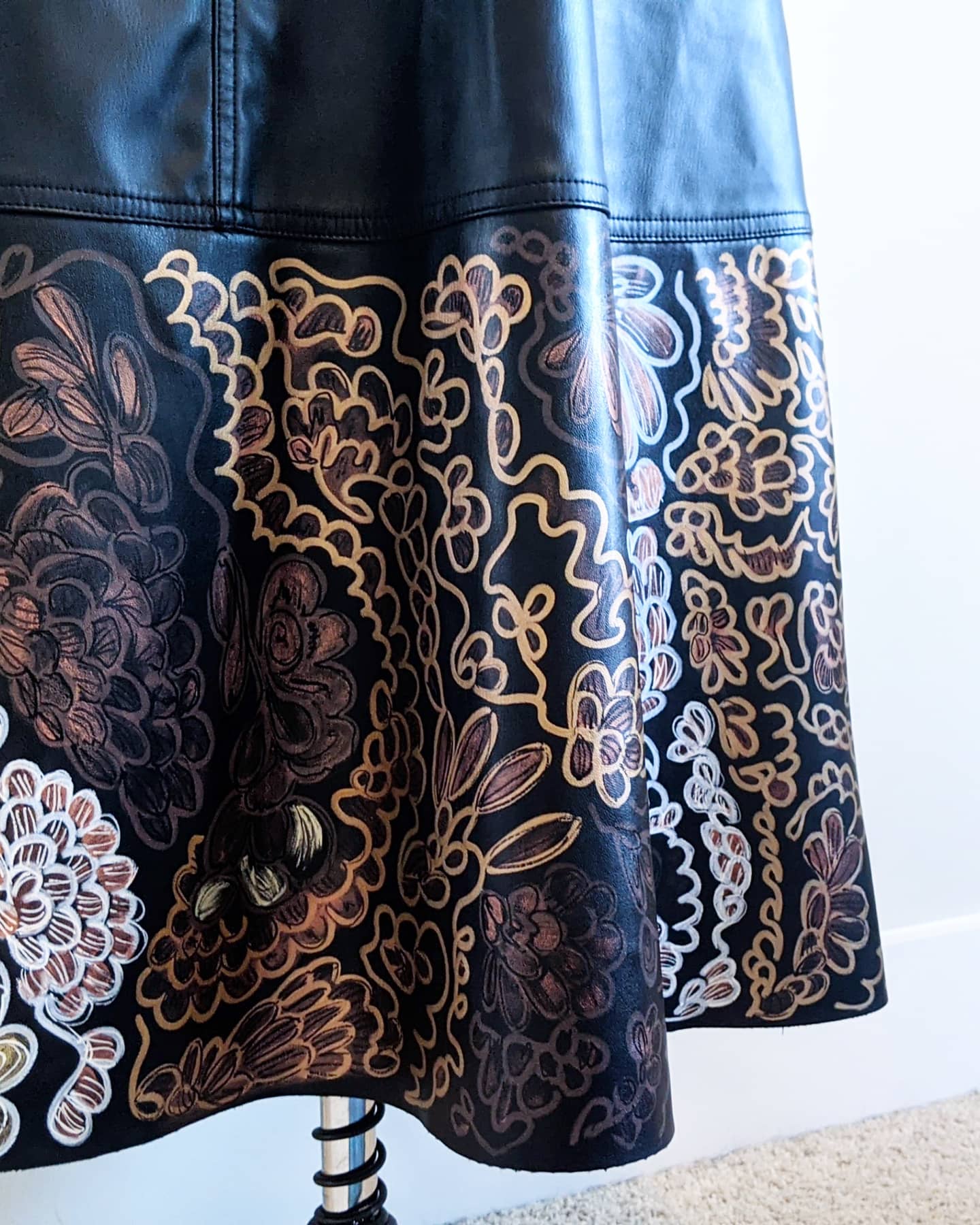 Abstract Lace - Midi Skirt
