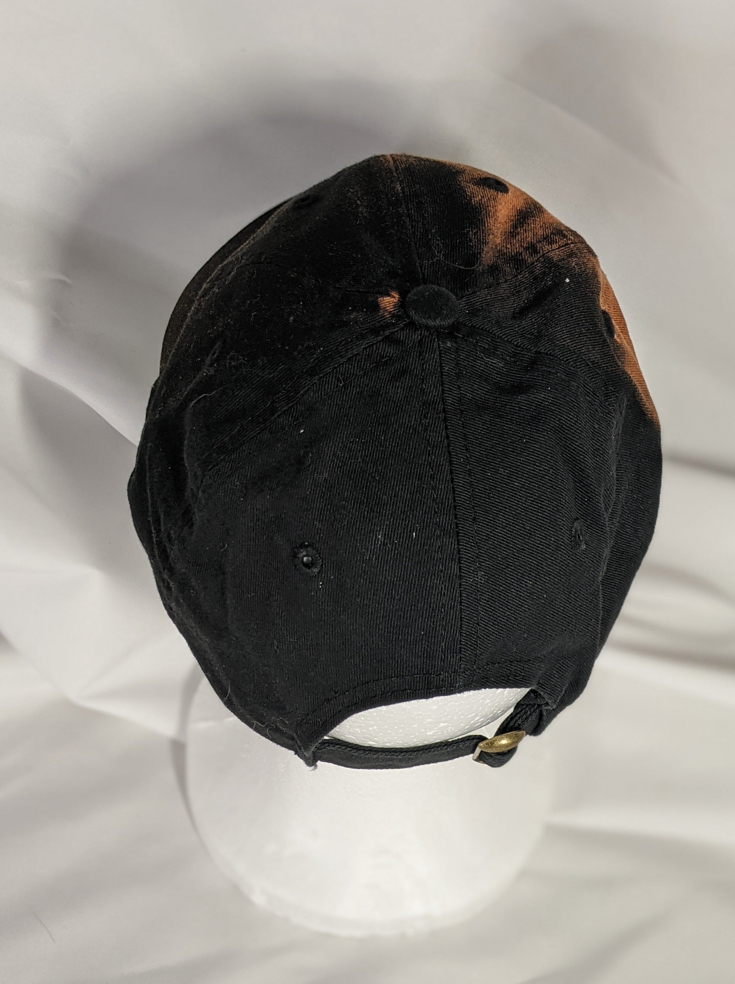 Add a splash of color to your wardrobe and your adventures. A fun nod to space, this abstract and tie-dye inspired updated take on the classic dad hat offers plenty of shade and loads of comfort no matter where you roam.