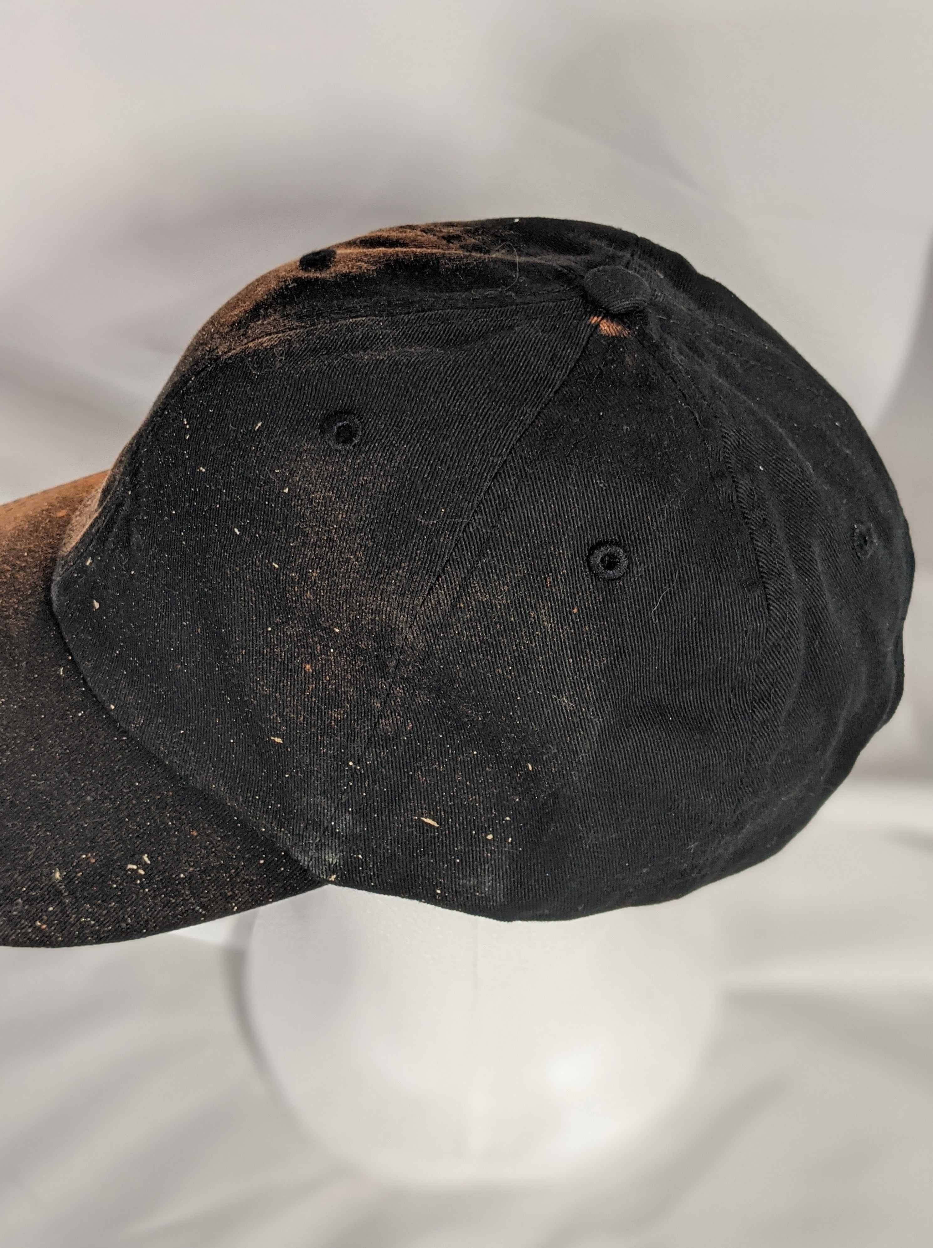 Add a splash of color to your wardrobe and your adventures. A fun nod to space, this abstract and tie-dye inspired updated take on the classic dad hat offers plenty of shade and loads of comfort no matter where you roam.